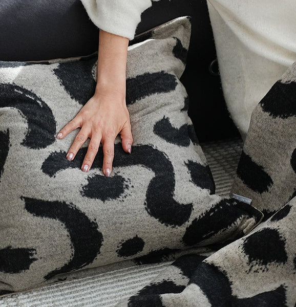 Modern Sofa Pillows for Couch, Contemporary Modern Sofa Pillows, Decorative Throw Pillows for Bedroom, Large Modern Pillow for Bedroom-Paintingforhome