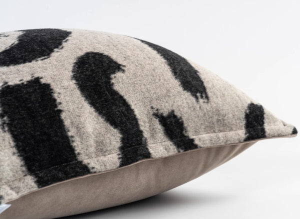 Modern Sofa Pillows for Couch, Contemporary Modern Sofa Pillows, Decorative Throw Pillows for Bedroom, Large Modern Pillow for Bedroom-Paintingforhome