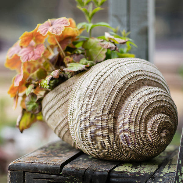 Snail Flowerpot for Garden Decoration, Cute Snail Statues, Garden Animal Statues, Unique Modern Garden Sculptures, Creative Villa Outdoor Gardening Ideas-Paintingforhome